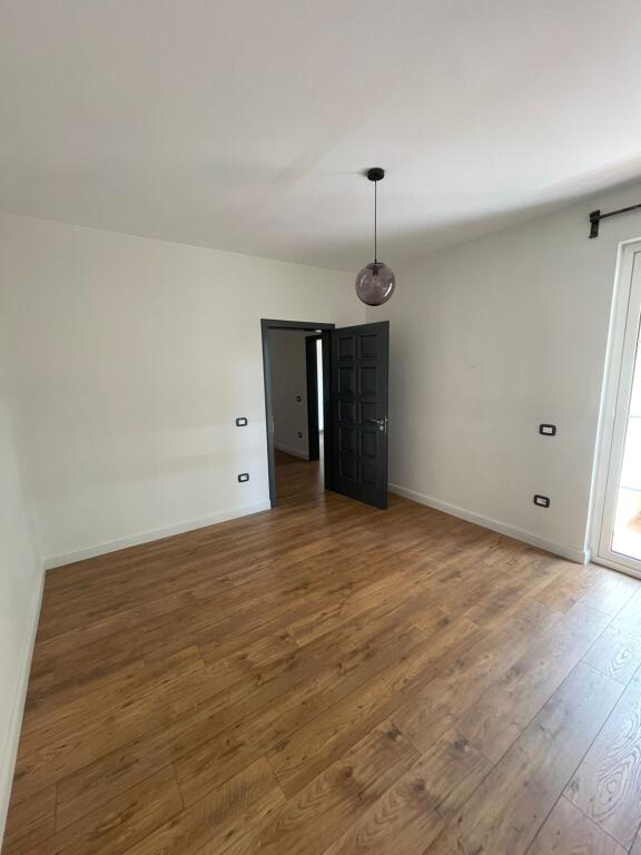 Apartament me qera Komuna e Parisit