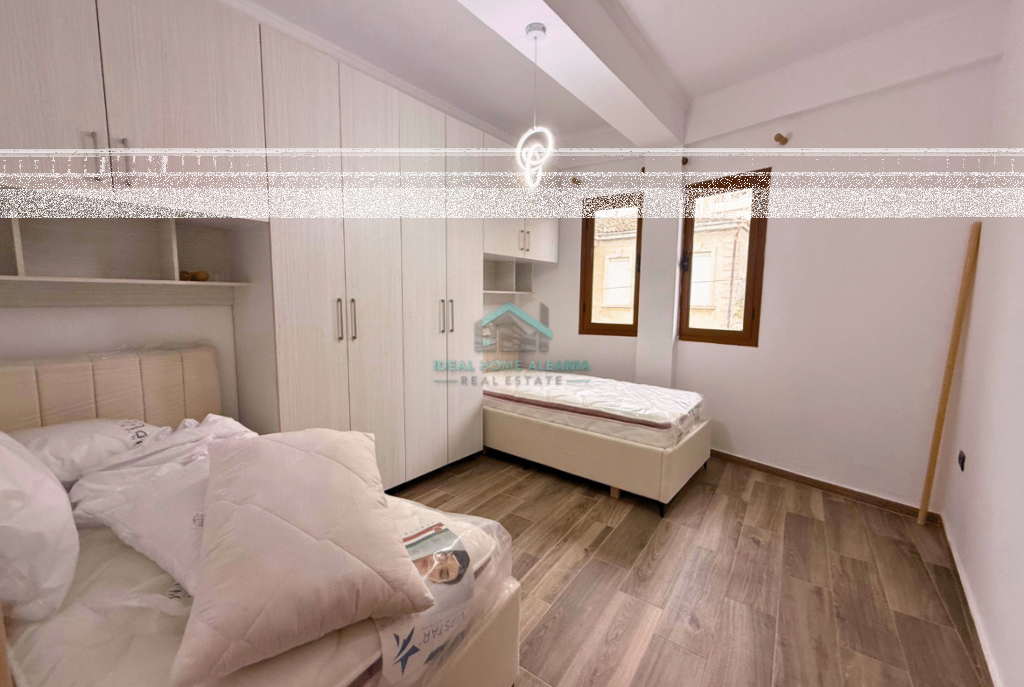 Xhamia, Vlore- Jepet me qera apartament 3+1+2