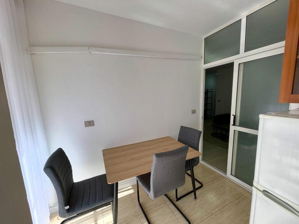 Jepet me QIRA apartament 1+1 tek Lulishtja, Komuna e Parisit