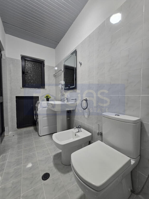 Jepet me qera apartament 2+1 ne Vasil Shanto