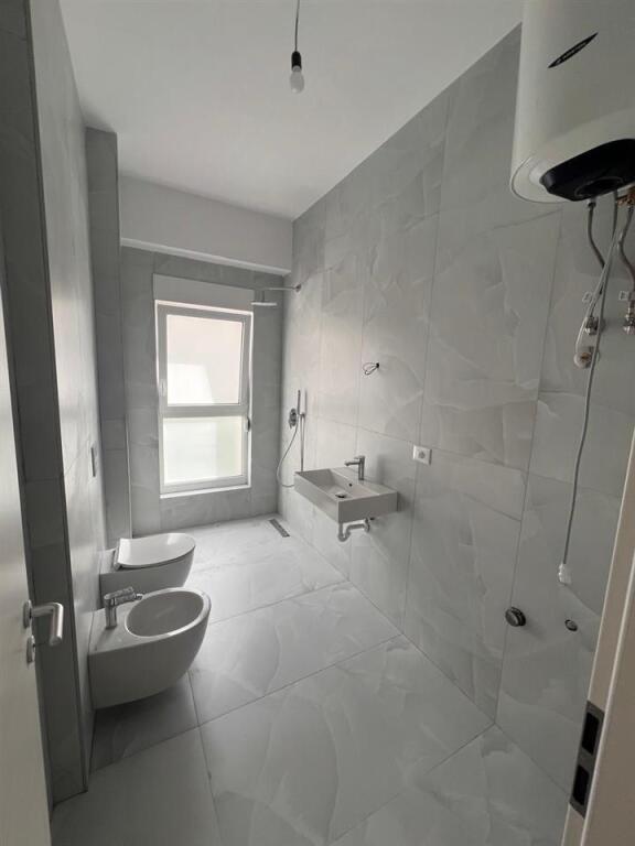 Shitet apartament 1+1 tek Kaimi , Ali Dem (ose nderrohet me makine) 