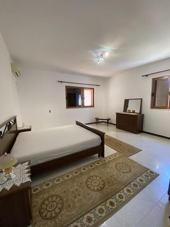 A Città Studenti, Appartamento 2+1 con Arredamento Moderno in Affitto!