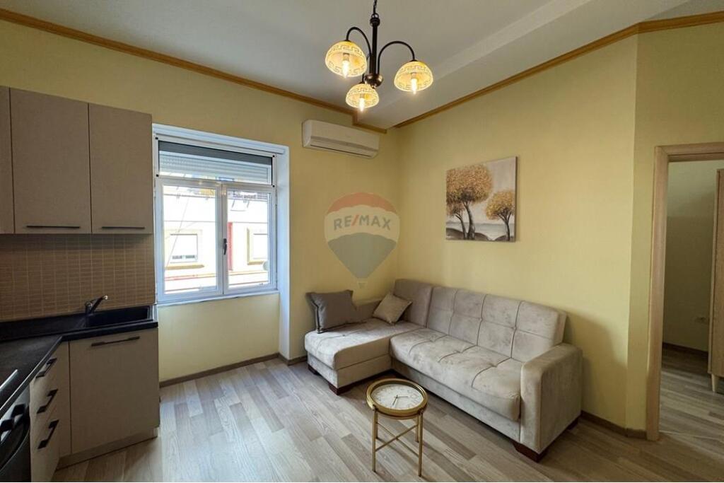 Jepet me qera apartament 2+1 ne Qender .