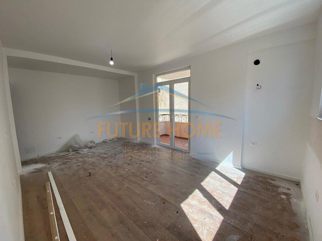 Shitet, Apartament 1+1, Rruga Margarita Tutulani