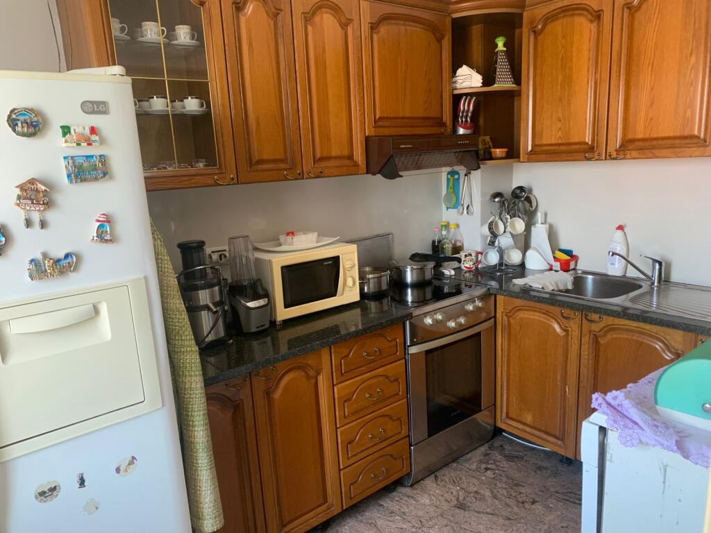 Viale Zogu I, vicino a Foto Studio Rreli, appartamento 2+1 in affitto, arredato. 900Euro