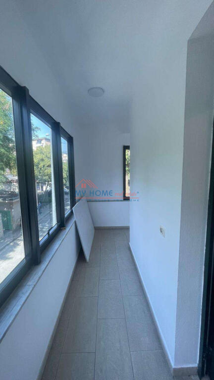 Ufficio in affitto a Brryli Tirane