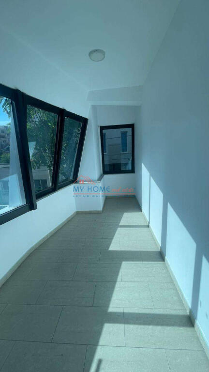 Ufficio in affitto a Brryli Tirane