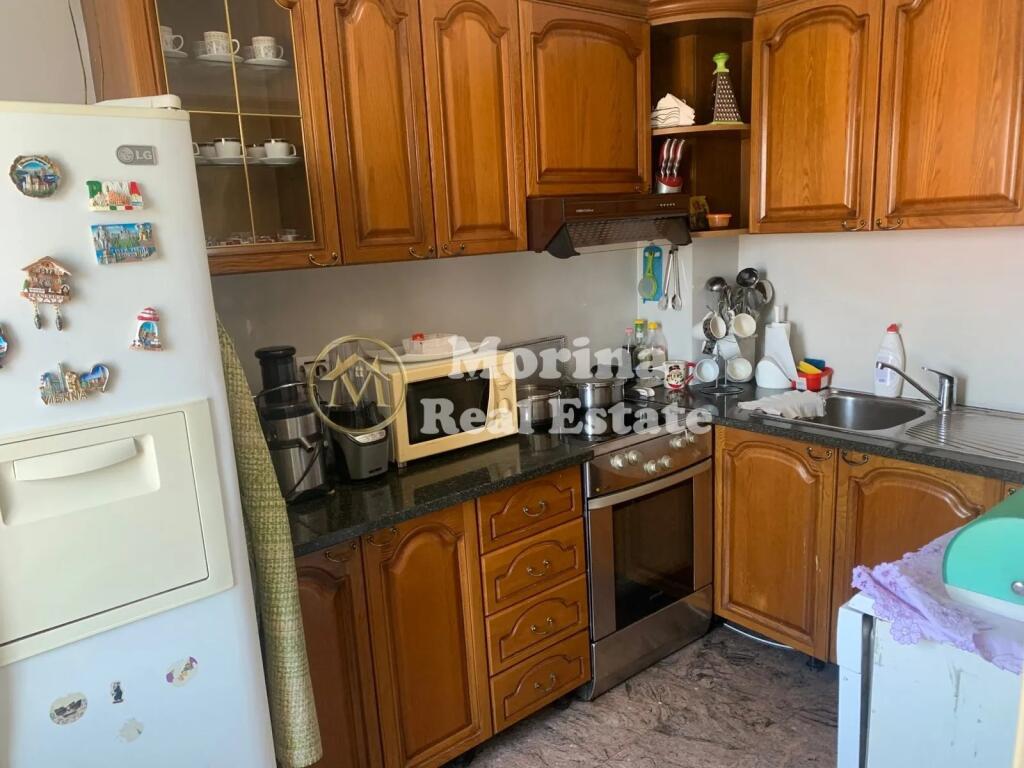 Affitto Appartamento 2+1, Viale Zogu 1, 900 Euro/mese