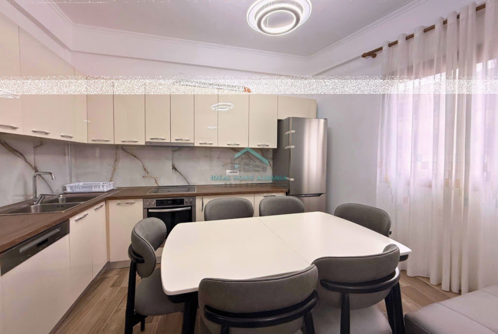 Xhamia, Vlore- Jepet me qera apartament 3+1+2