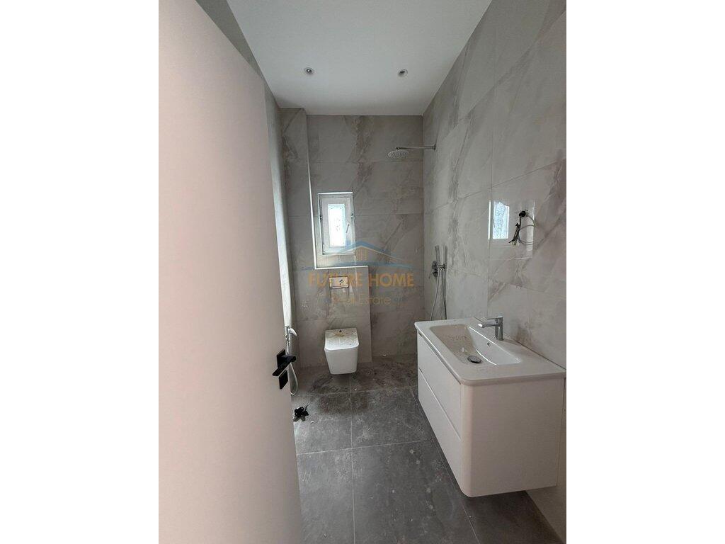 Shitet Apartament 1+1, Ali Dem
