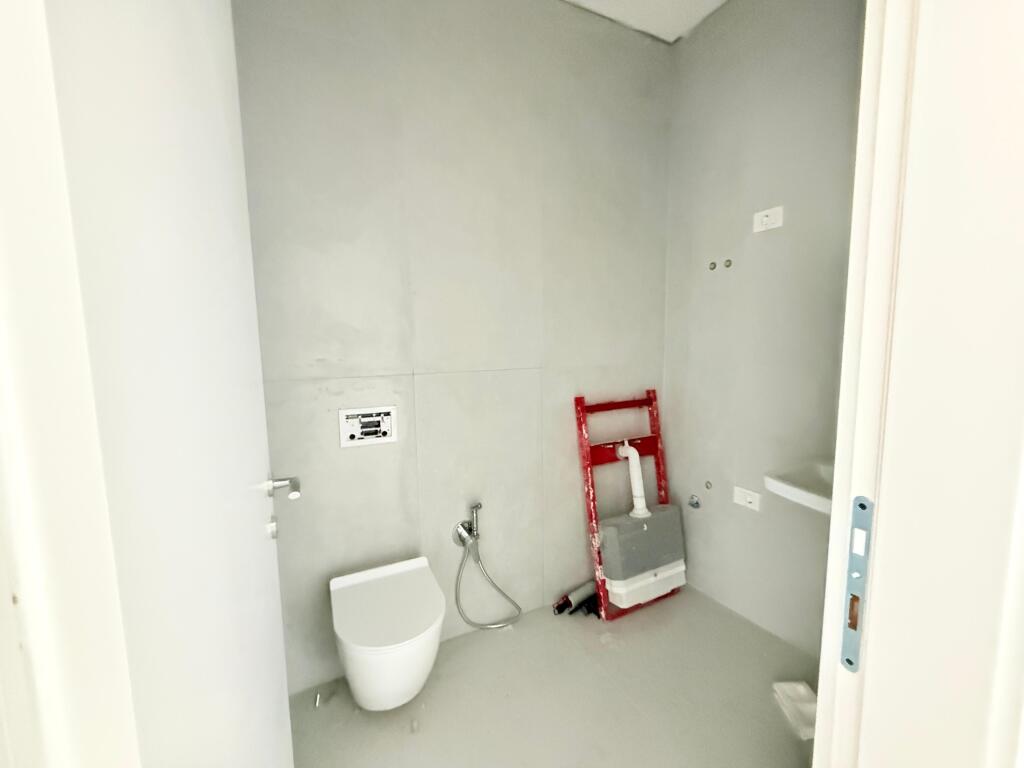  Ambiente Ufficio in Affitto – Golden Tower, Via Mine Peza