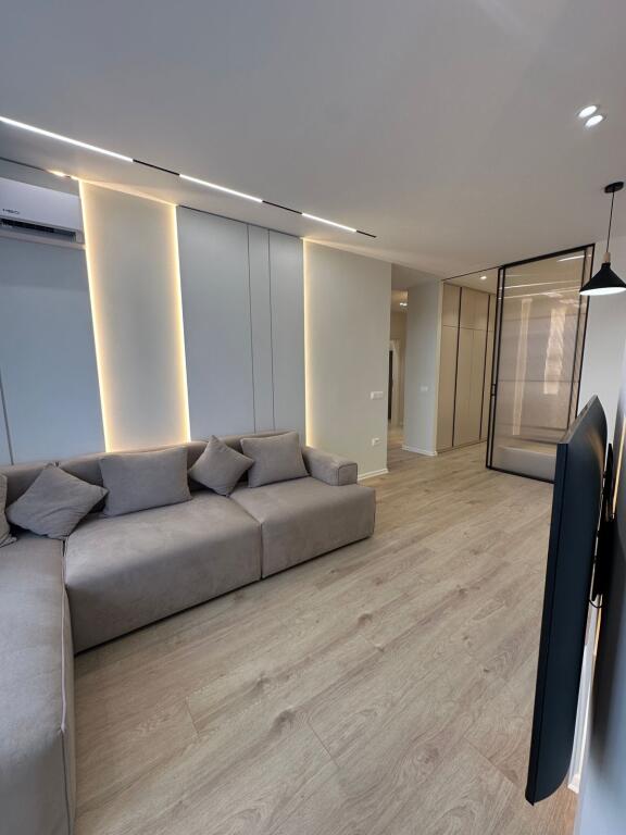 Shitet Super Apartament 2+1 i sapo arreduar te 21 dhjetori.