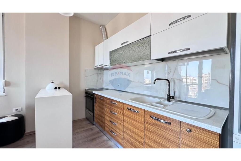 Apartament 1+1 +parkim ne Qender!