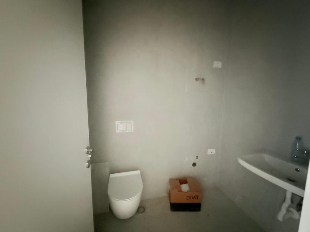  Ambiente Ufficio in Affitto – Golden Tower, Via Mine Peza