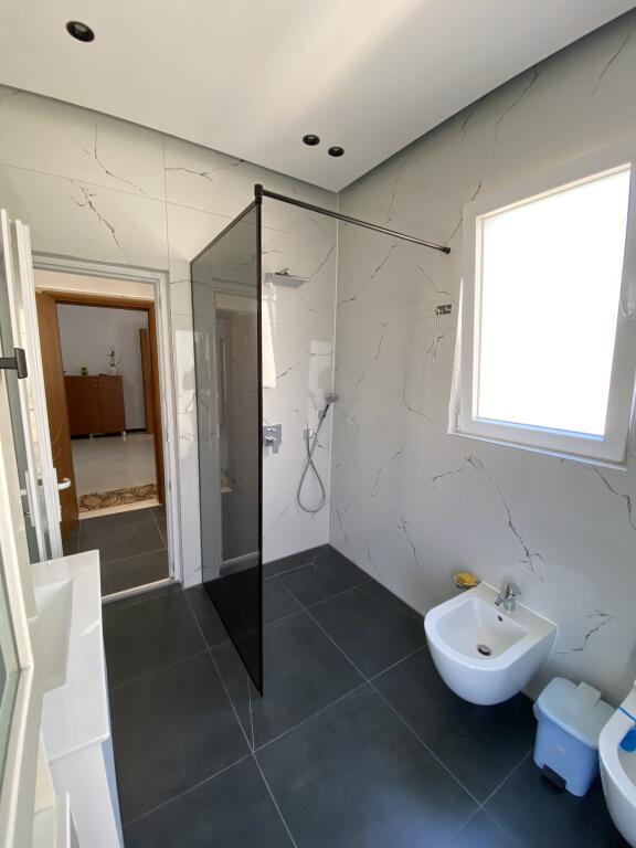 A Città Studenti, Appartamento 2+1 con Arredamento Moderno in Affitto!