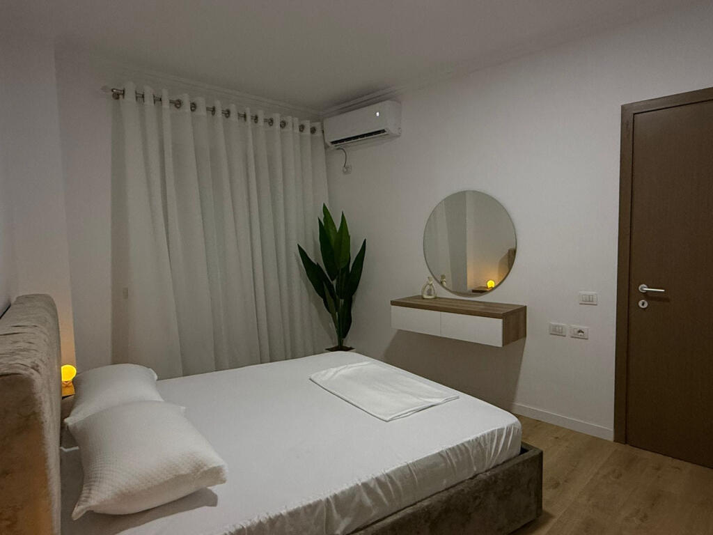 Appartamento In Affitto 2+1+Posto Auto Al Lago Secco (ID B2201481) Tirana