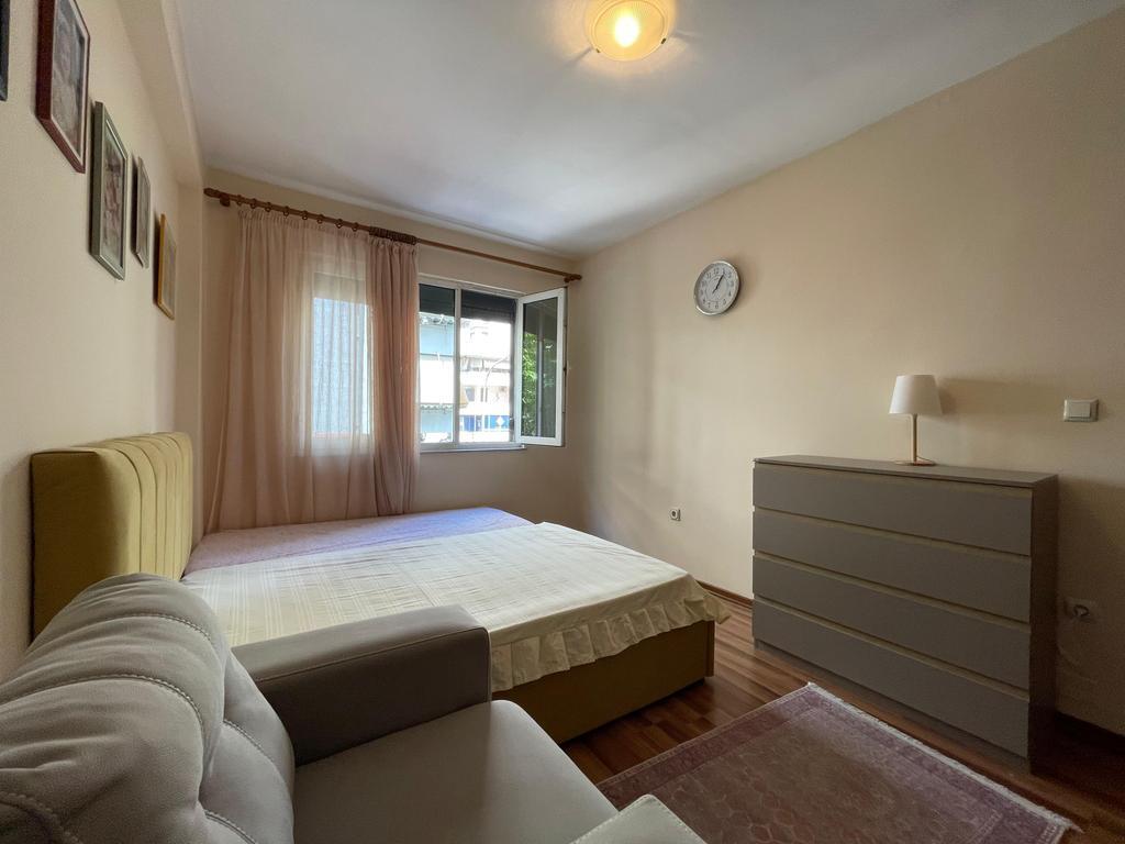 GARDA, PARCO DEL LAGO ARTIFICIALE OFFRIAMO IN AFFITTO APPARTAMENTO 3+1 +2! RESIDENZIALE / AIRBNB 1.000 € /Mese