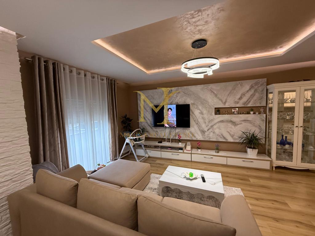 Shitet Apartament 2+1 i investuar, Stacioni i Trenit Durres !!