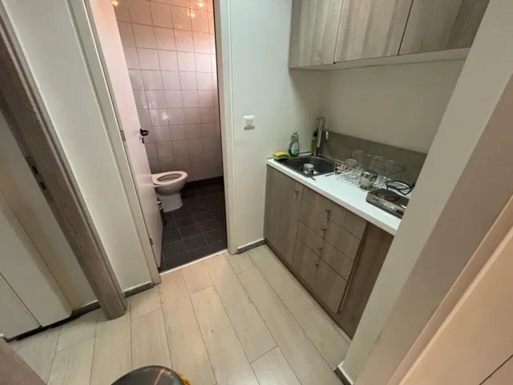 Ufficio in Affitto a Myslym Shyri (ID BZ2690) Tirana
