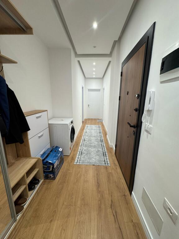 🏡 Jepet me Qira Apartament 2+1 me Parkim  📍 Lokacioni: Zona 5 Maji💶 Çmimi Mujor: 800€