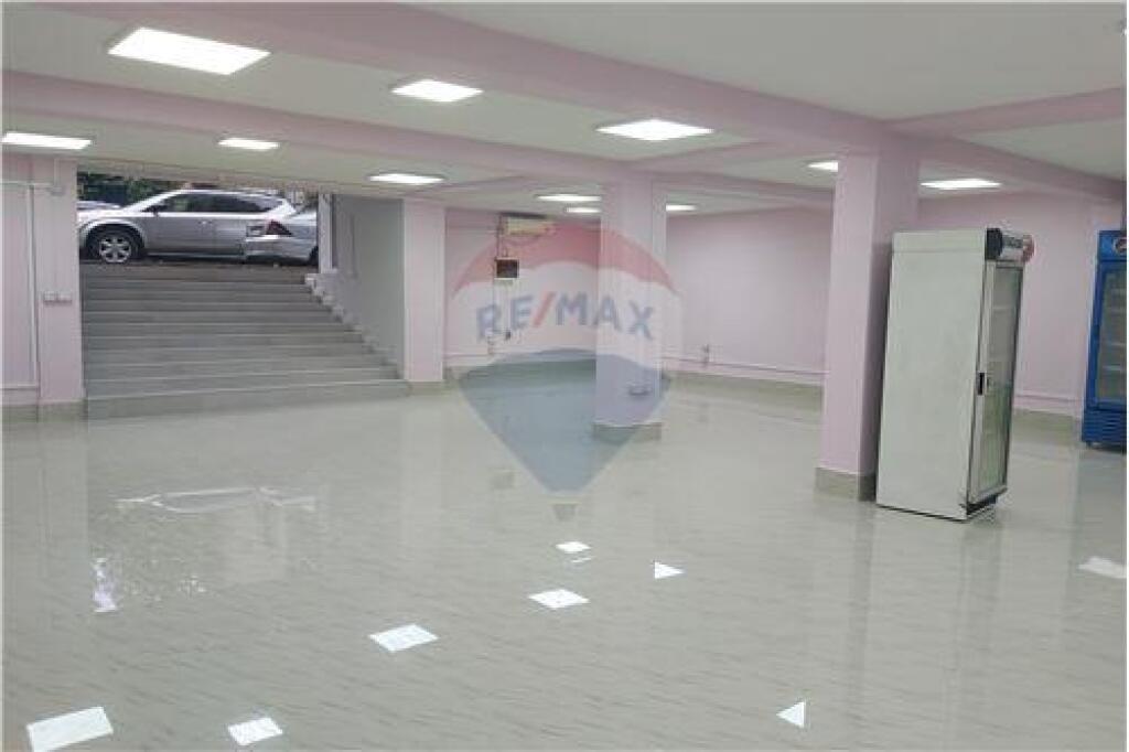 Ambient biznesi me qira tek Blv.Bajram Curri! !