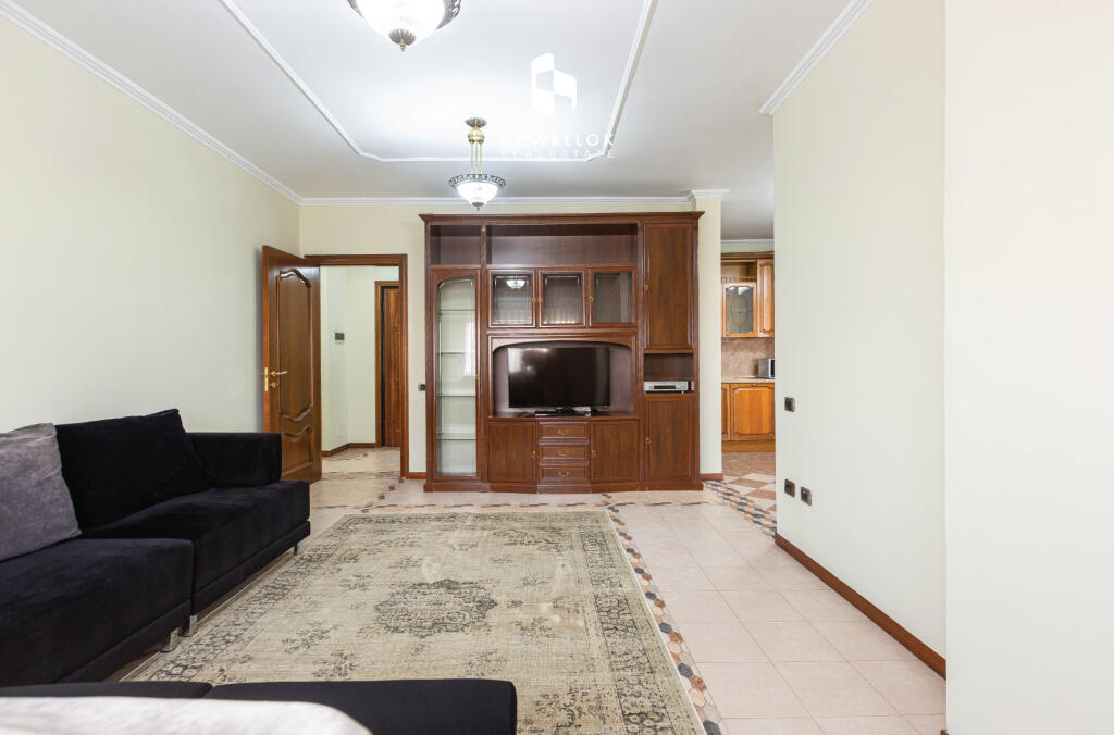 Tirane, appartamento 3+1 in vendita al 3° piano, 146 m² 295.000 € (St Trenit Bulevardi Zogu 1)
