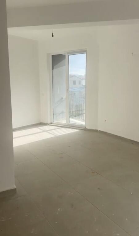 Appartamento 1+1 in affitto Via 5 Maj, edifici del municipio  Prezzo: 350 mila leke