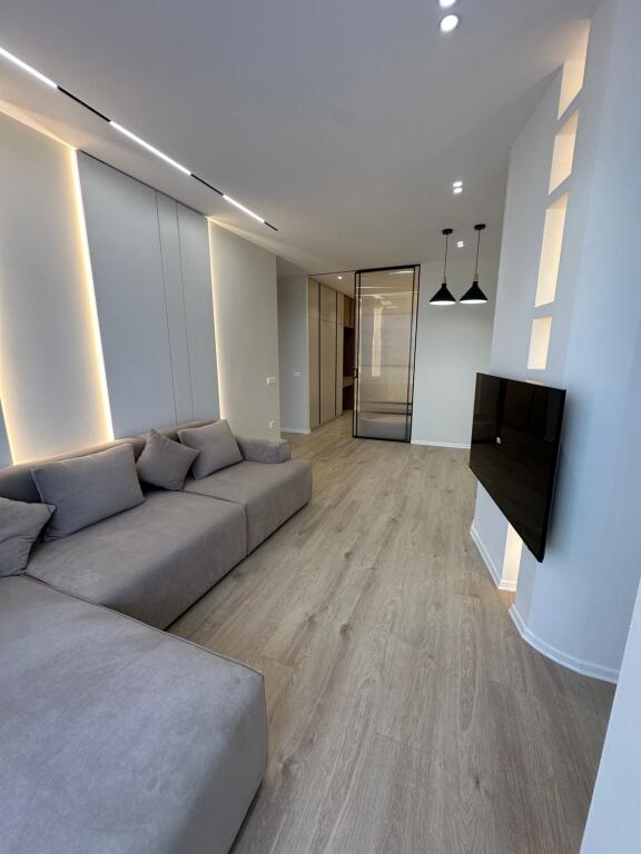 Shitet Super Apartament 2+1 i sapo arreduar te 21 dhjetori.