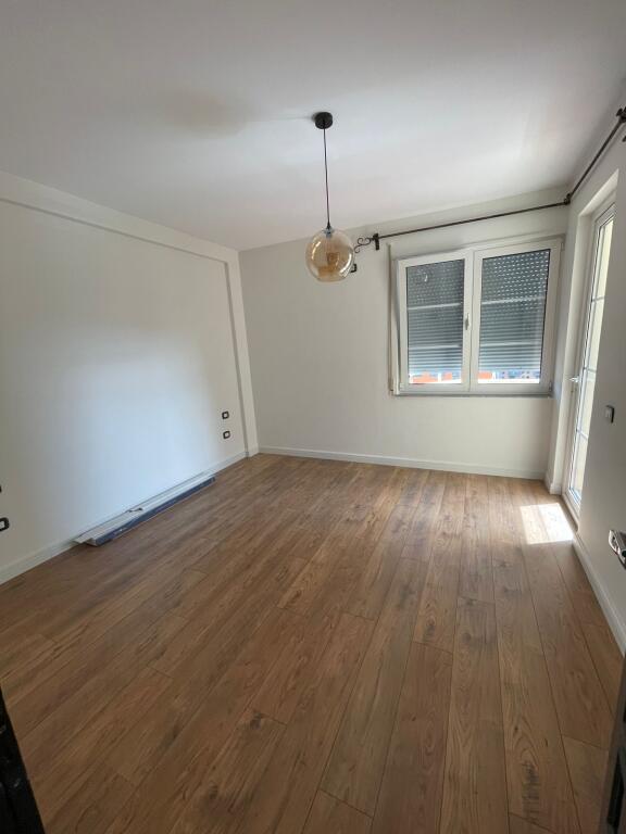Apartament me qera Komuna e Parisit