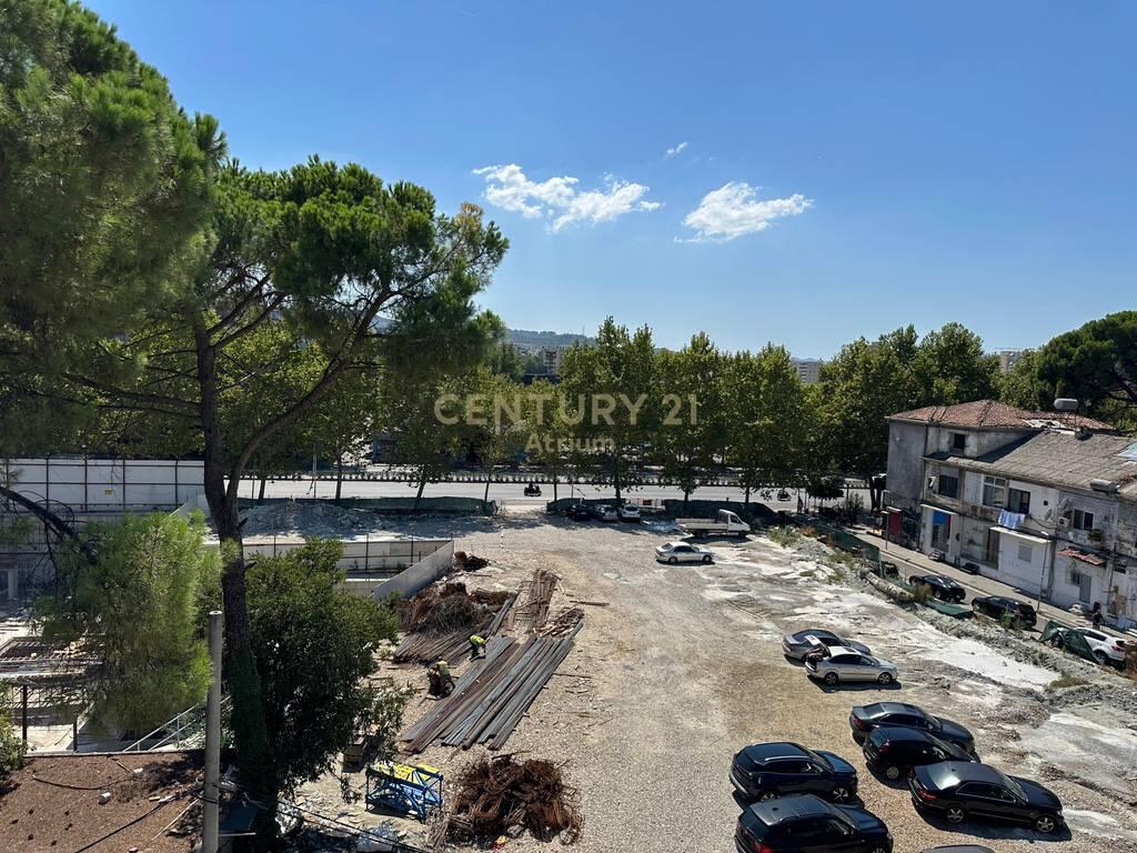 LOCALE COMMERCIALE IN AFFITTO A LAPRAKE VIA DRITAN HOXHA! 6.000 € /Mese