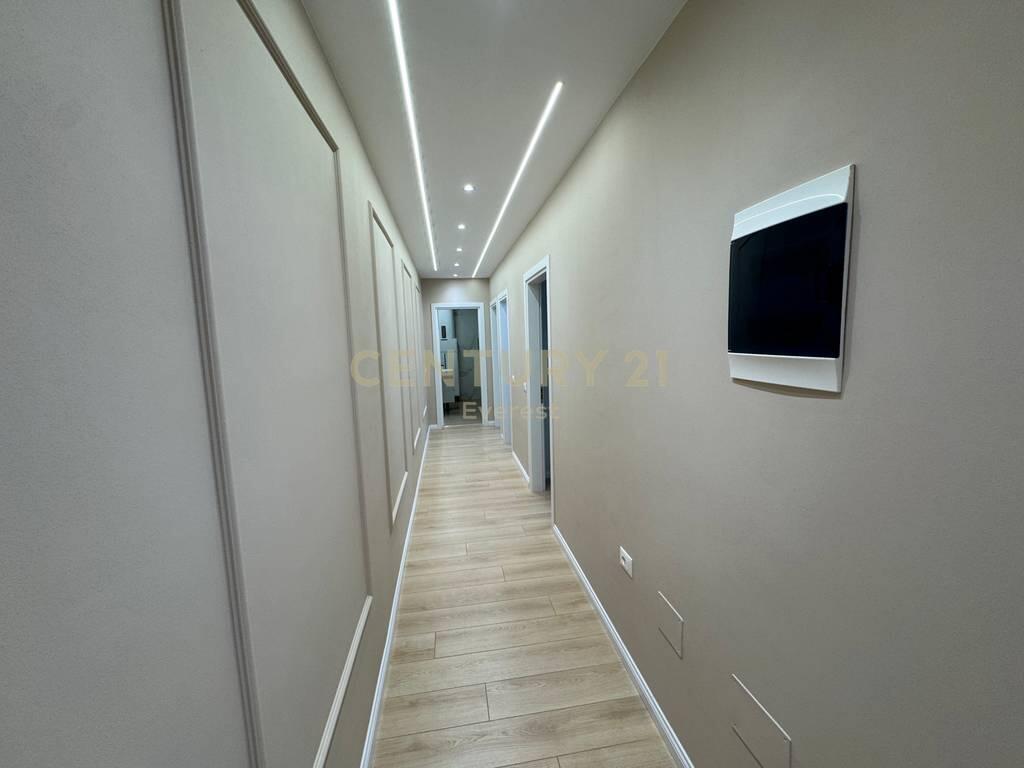 MYSLYM SHYRI, VENDIAMO APPARTAMENTO 2+1+DEPOSITO -  250,000 €