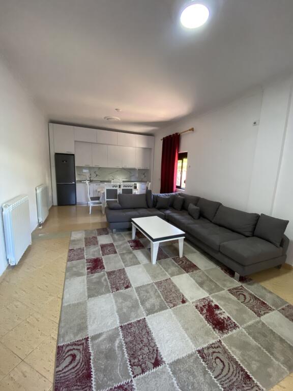 Midis Ambasades Turke Dhe Amerikane Jepet Apartament 2+1 Modern Per Qira !