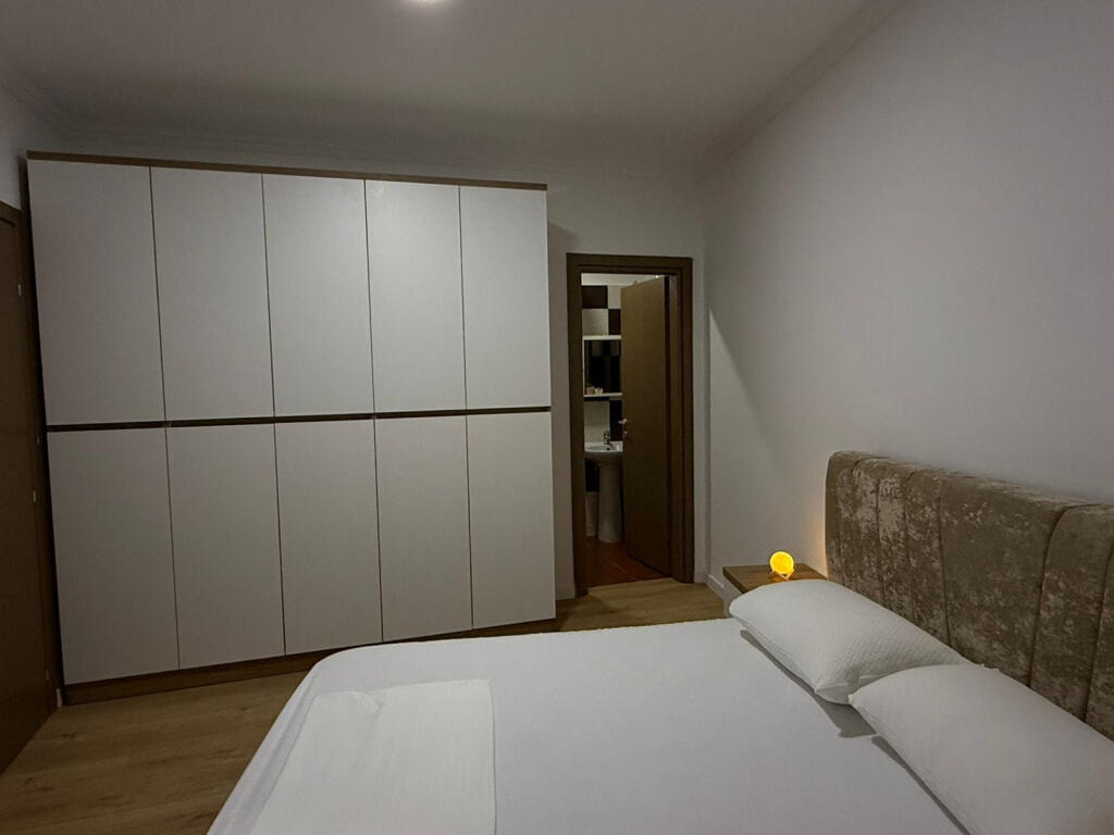 Appartamento In Affitto 2+1+Posto Auto Al Lago Secco (ID B2201481) Tirana