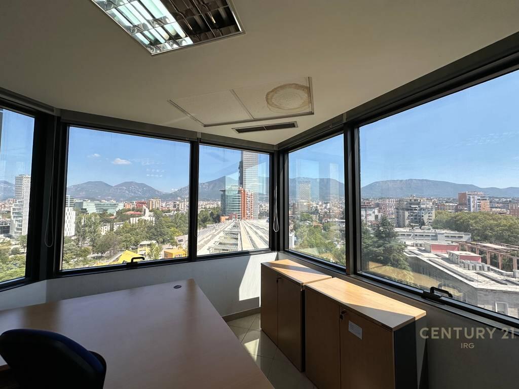 Office Space 456 m² at the Twin Towers!