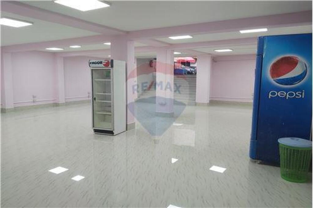 Ambient biznesi me qira tek Blv.Bajram Curri! !