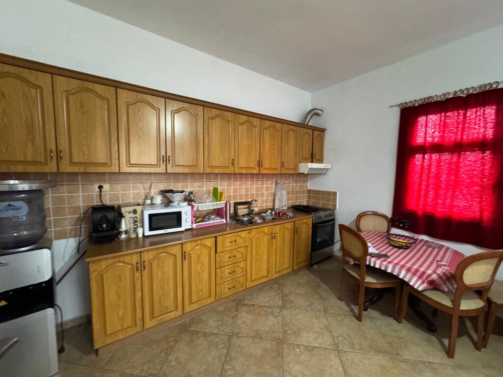 ✨ Shitet Apartament 2+1 në Zemër të Tiranës! ✨ 📍 Alidem, pranë Tregut të Ri Elektrik💰 Çmimi: 140 milion lekë