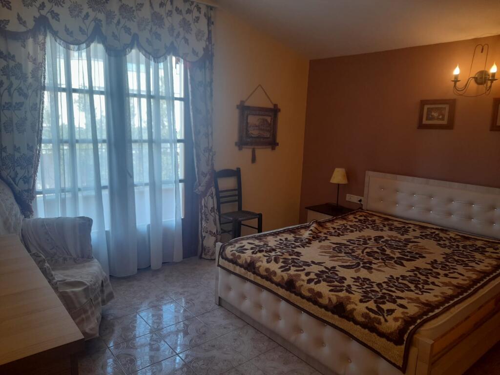 For rent apartment 2+1 Komuna e parisit . near kristal center  Price: 600 thousand leke 