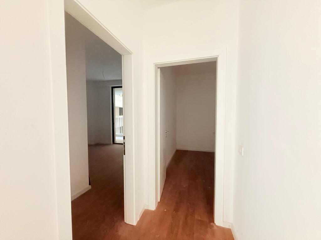  Ambiente Ufficio in Affitto – Golden Tower, Via Mine Peza