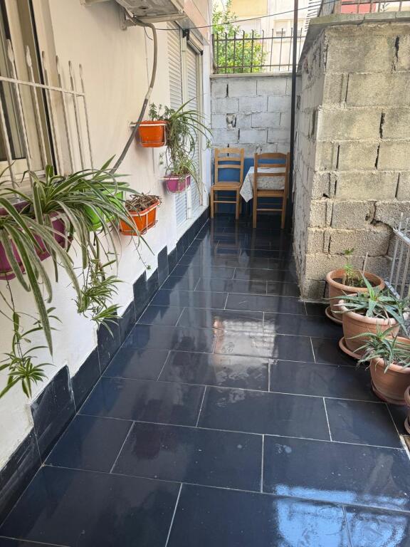 Apartament me qera 1+1 te Pazari i Ri