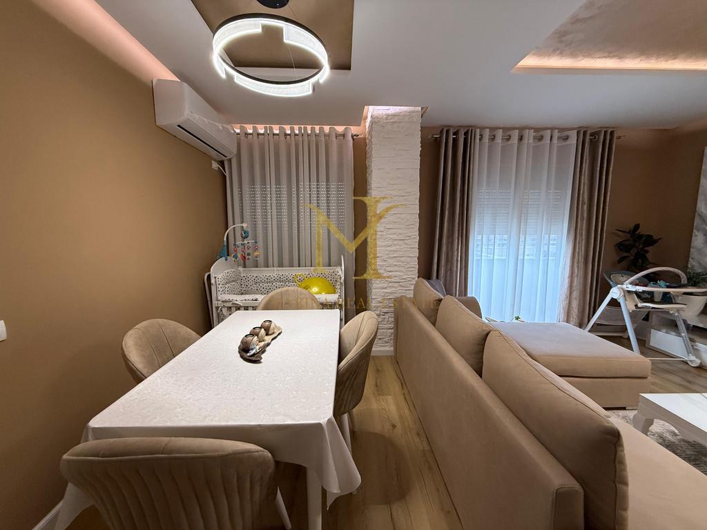 Shitet Apartament 2+1 i investuar, Stacioni i Trenit Durres !!
