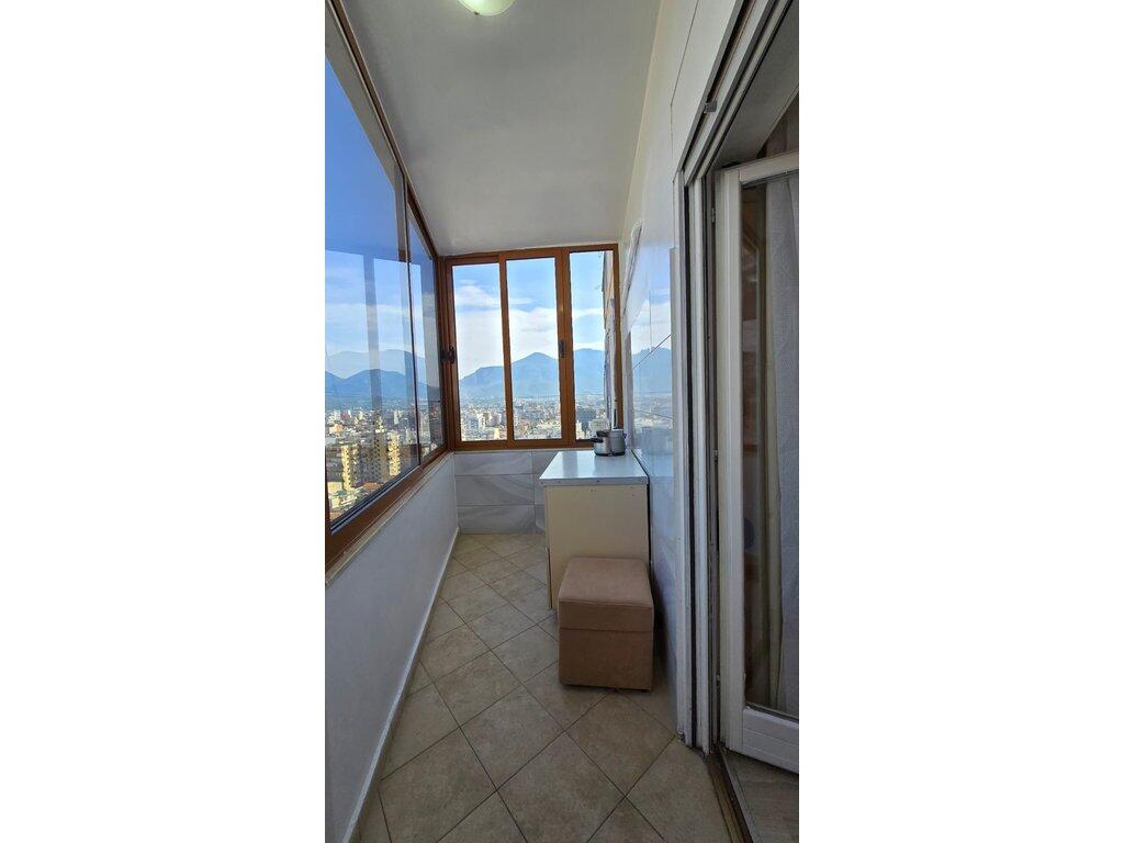 In affitto appartamento 2+1 al 9° piano vicino alla statua di Skenderbej 1.200 € /Mese