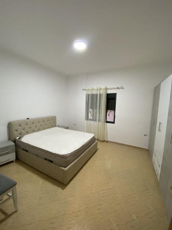Midis Ambasades Turke Dhe Amerikane Jepet Apartament 2+1 Modern Per Qira !