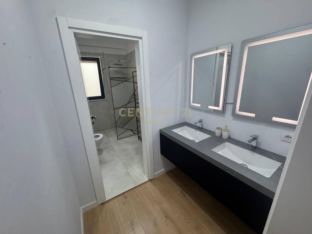 JAPIM ME QERA APARTAMENT 2+1+2 TEK RRUGA E DURRËSIT 1,500 € /Muaj