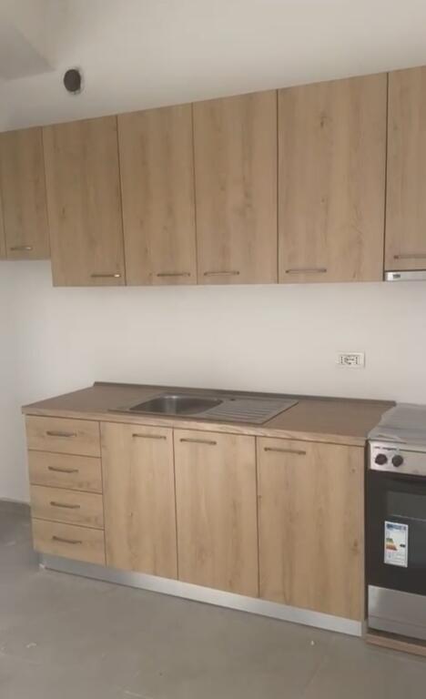 Appartamento 1+1 in affitto Via 5 Maj, edifici del municipio  Prezzo: 350 mila leke