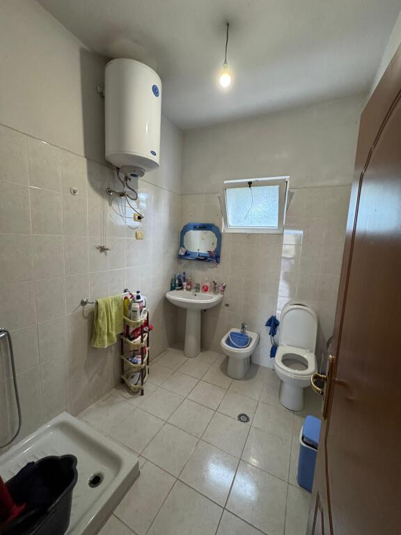 ✨ Shitet Apartament 2+1 në Zemër të Tiranës! ✨ 📍 Alidem, pranë Tregut të Ri Elektrik💰 Çmimi: 140 milion lekë