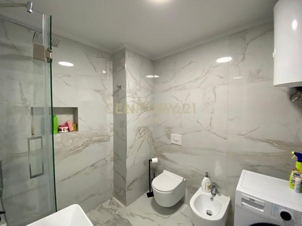 APARTAMENT 1+1 ME QIRA PRANE KESH TEK VASIL SHANTO