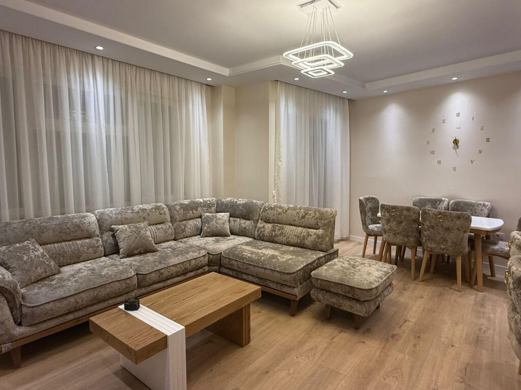 Appartamento In Affitto 2+1+Posto Auto Al Lago Secco (ID B2201481) Tirana