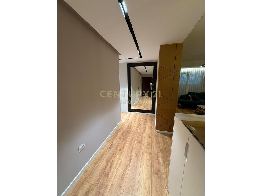 JEPET PER QIRA APARTAMENT 2+1+ POST PARKIMI TEK KOMPLEKSI STAR !