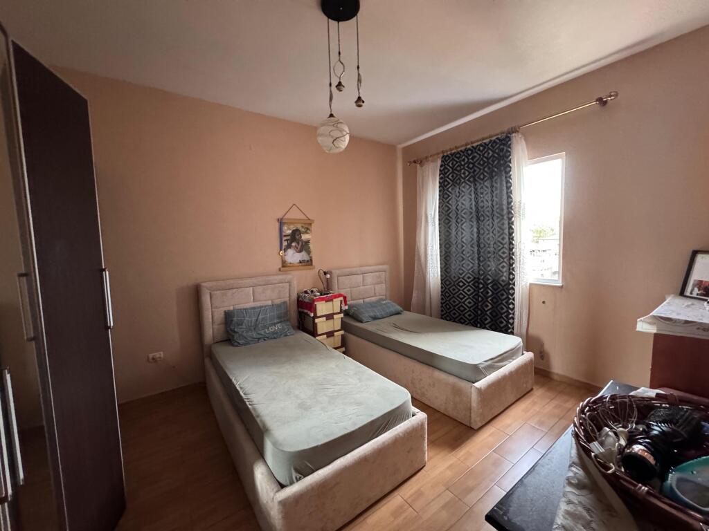 ✨ Shitet Apartament 2+1 në Zemër të Tiranës! ✨ 📍 Alidem, pranë Tregut të Ri Elektrik💰 Çmimi: 140 milion lekë
