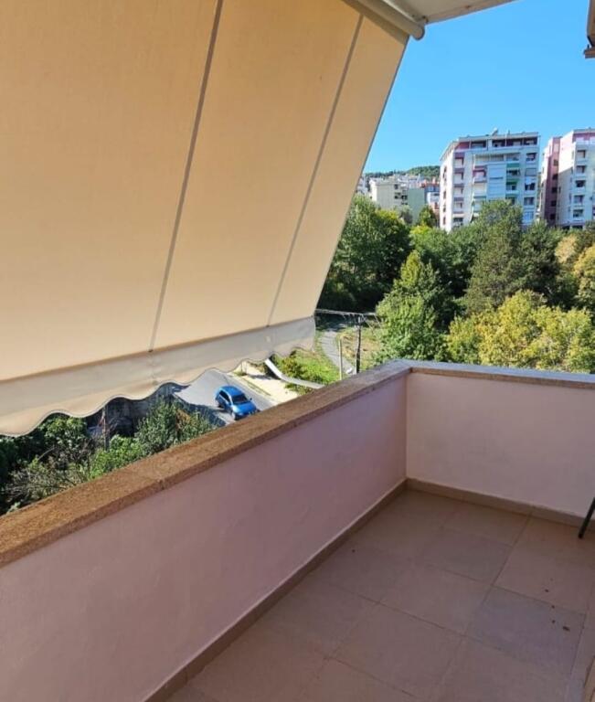Affittasi appartamento 2+1 con posto auto presso il Giardino Botanico